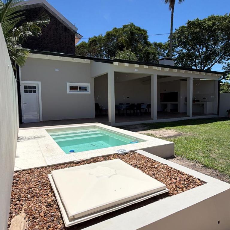 Casa con piscina y gran quincho para 7 personas - Casa Unifamiliar de 3 dormitorios - 5