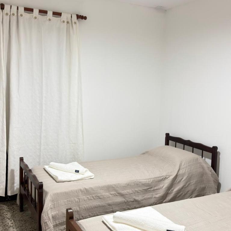 Casa con piscina y gran quincho para 7 personas - Casa Unifamiliar de 3 dormitorios - 16