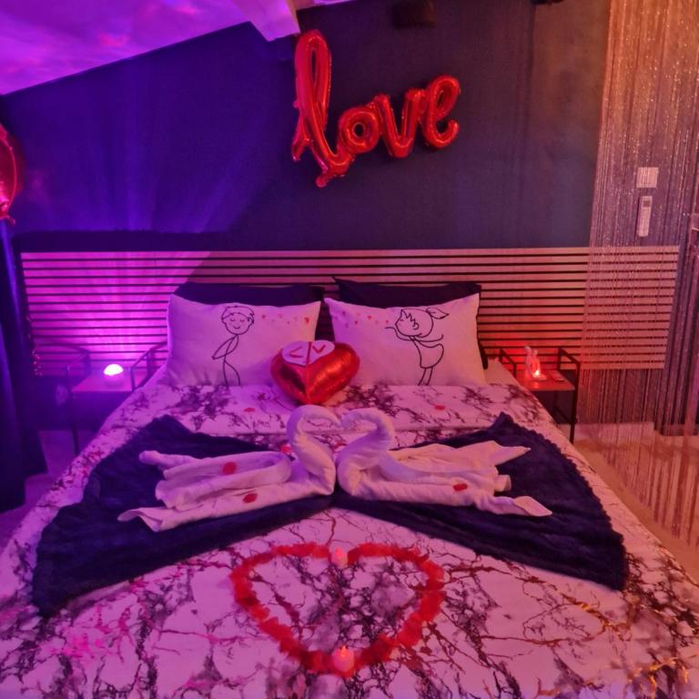 Suite romantique & Jacuzzi privatif Centre d'Arles, Climatisée - Appartement 1 Chambre - 3