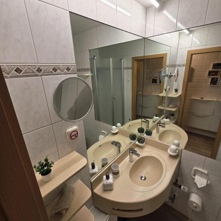 Bavarian Escape Ferienwohnung mit Pool - Estudio con balcón - 14