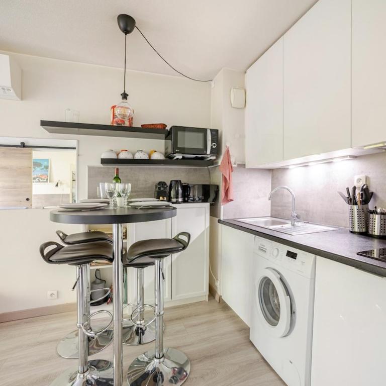 Appartement calme, clim, patio XXL, piscine&parking - Appartement 1 Chambre - 29