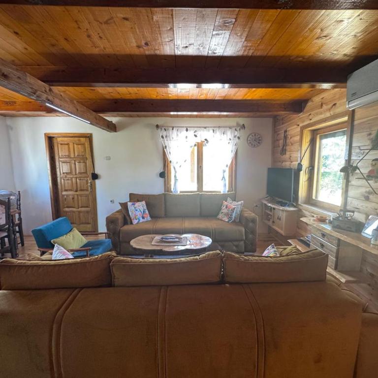 Cozy home under mountain - Three-Bedroom Chalet - 3