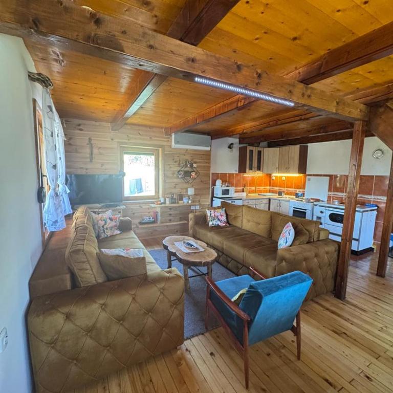 Cozy home under mountain - Three-Bedroom Chalet - 4