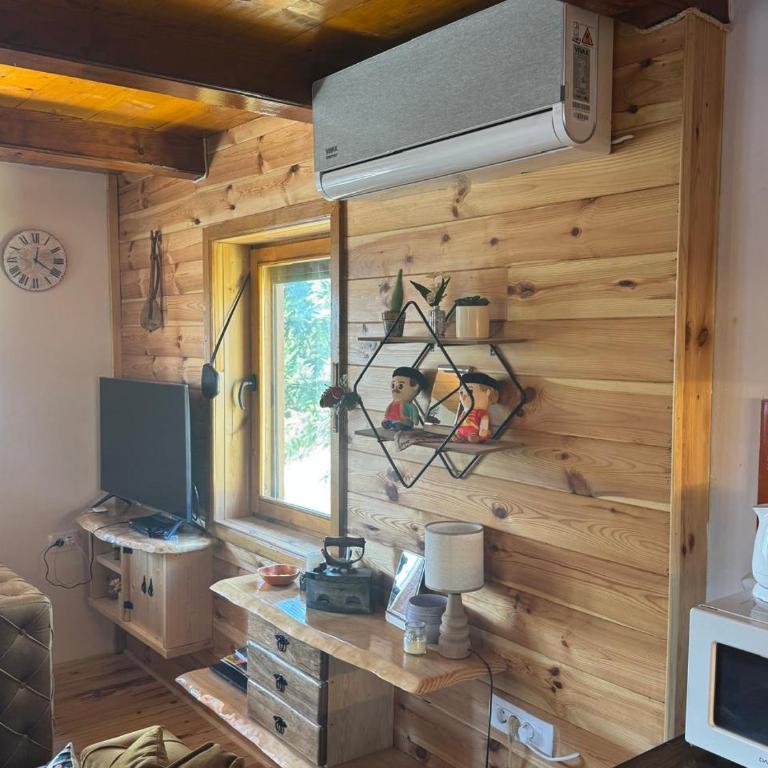 Cozy home under mountain - Three-Bedroom Chalet - 5