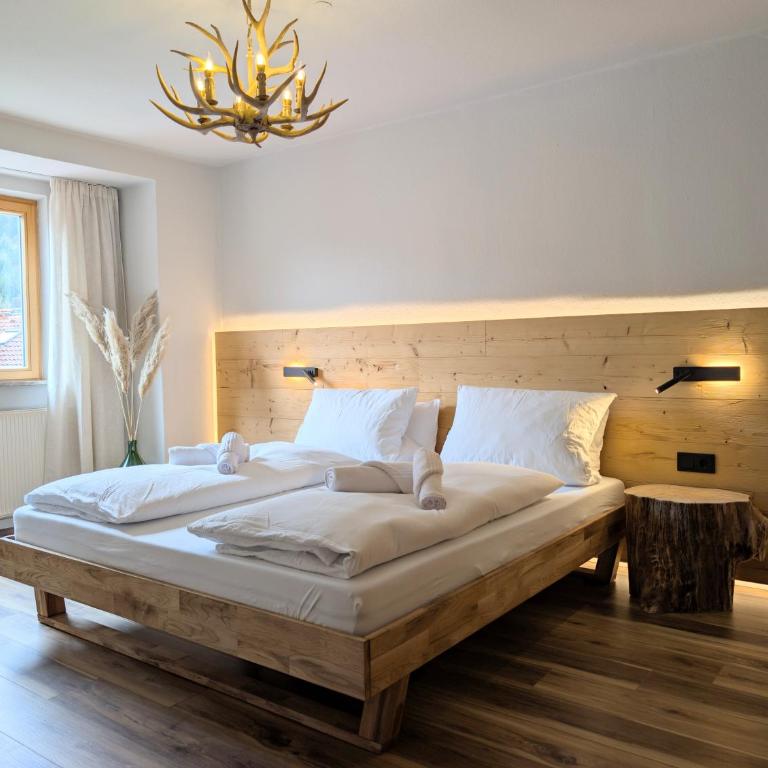 Chic Alpine Oasis in Oberammergau with Mountain View - Apartment mit 2 Schlafzimmern - 1