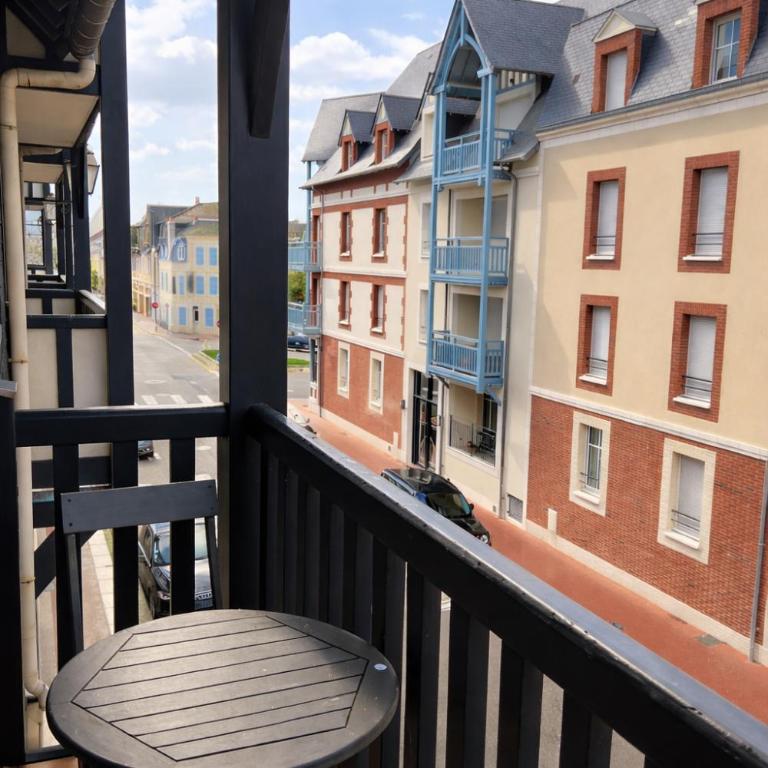 Deauville Centre, Grand studio avec Balcon, à 2 pas du marché - Appartement 1 Chambre - 2