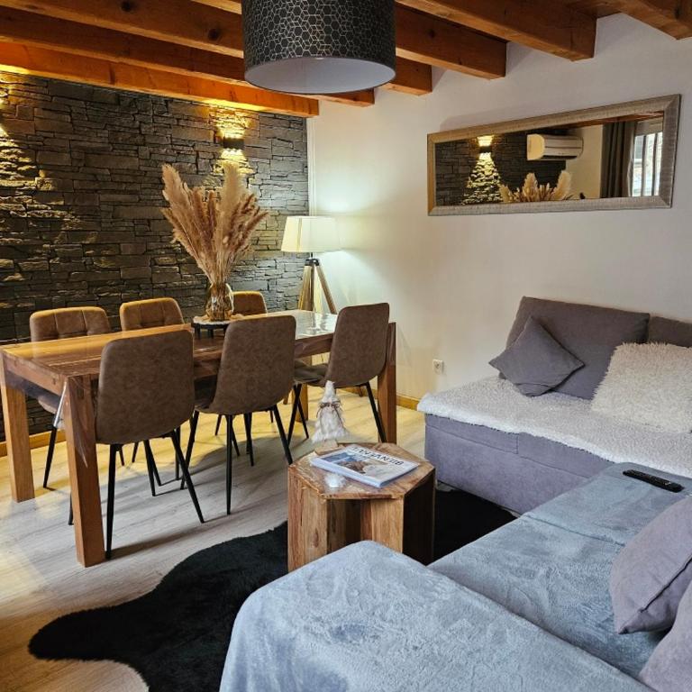Appartement T3 Duplex Cures ou vacances, En plein Centre-ville Allée d'Ethigny - Appartement 2 Chambres - 1