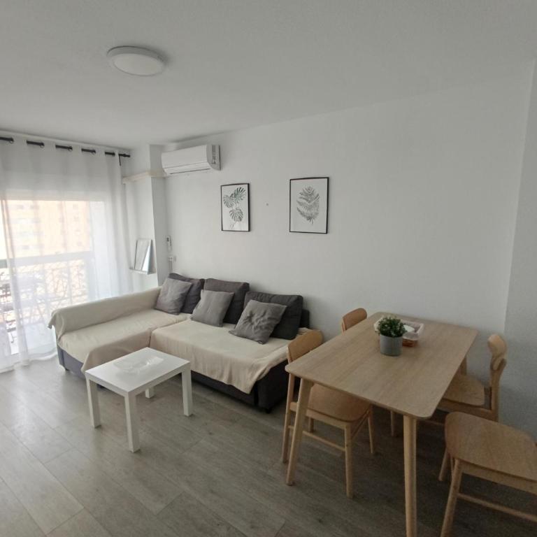 Apartamento con balcón cerca María Zambrano - Apartamento de 2 dormitorios - 30
