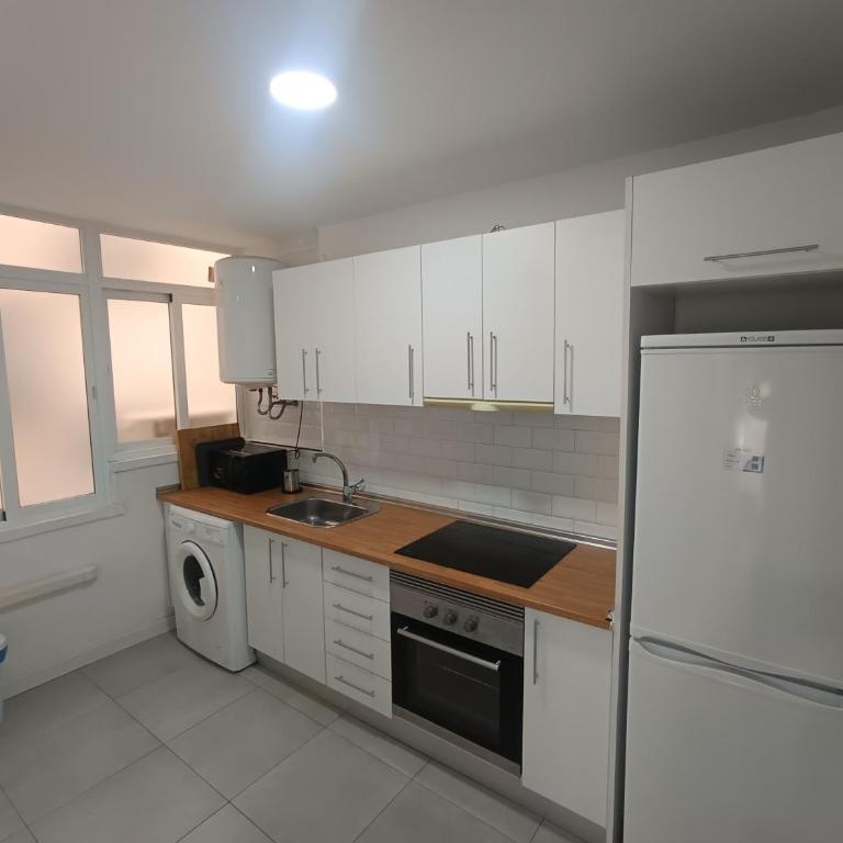 Apartamento con balcón cerca María Zambrano - Apartamento de 2 dormitorios - 40
