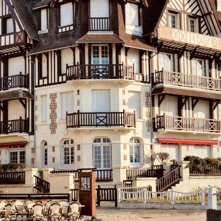Les Planches à deux pas de la plage - Three-Bedroom Apartment - 2