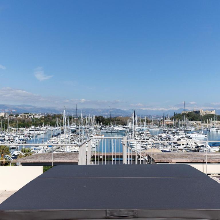 ROOFTOP -Vue port, 4 pers, climatisé, terrasse, jaccuzi, parking - One-Bedroom Apartment - 6