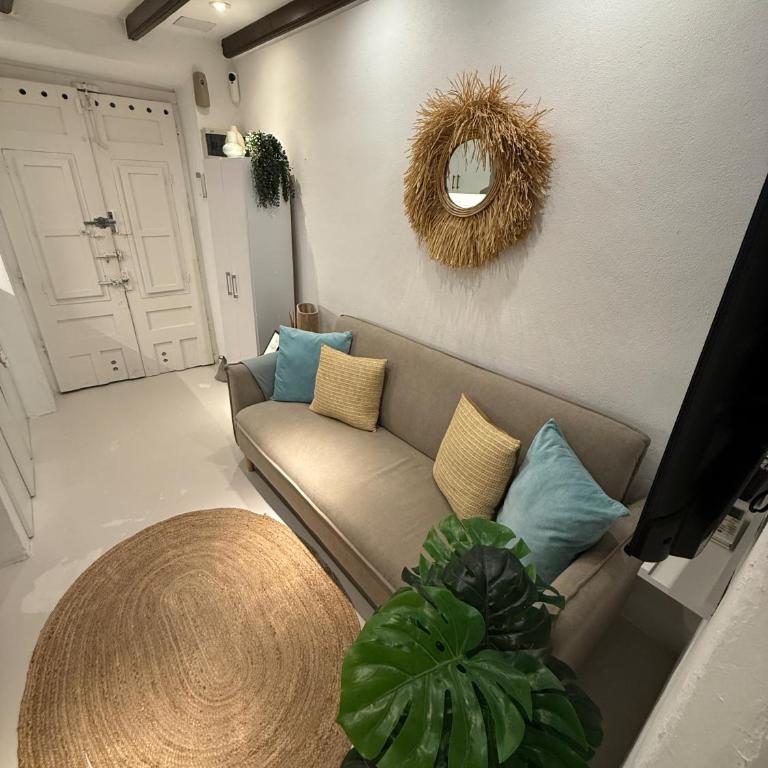 Cozy 1-Bdrm Apt in City Center - One-Bedroom Apartment - 9