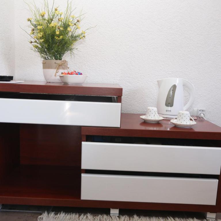 Cozy guest apartment very quiet and pleasant : ) - One-Bedroom Apartment - 9