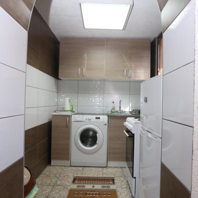 Cozy guest apartment very quiet and pleasant : ) - One-Bedroom Apartment - 5