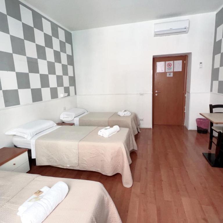 Hi Termini - Triple Room with Outside Private Bathroom - 5