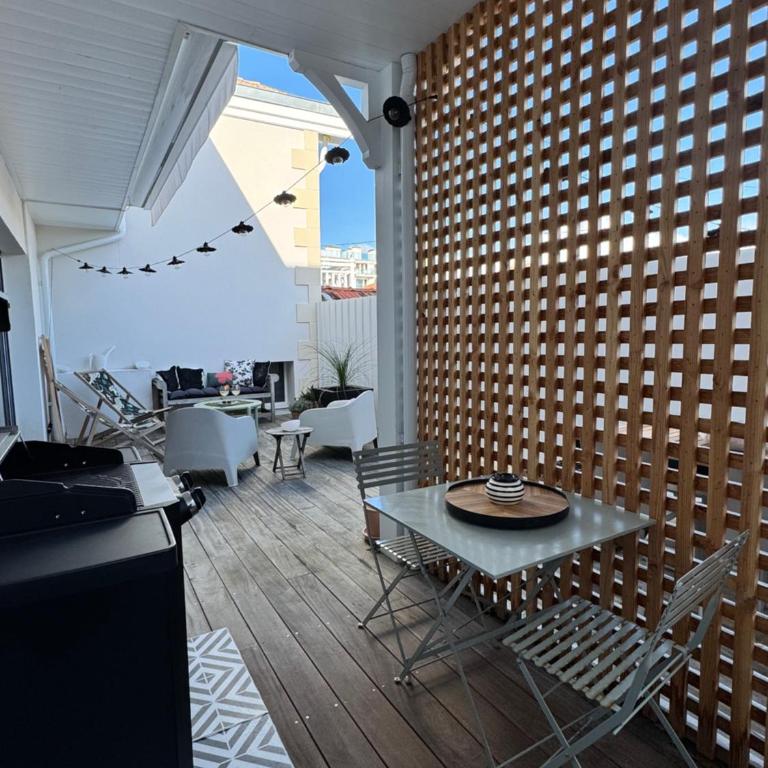 T3 moderne avec une grande terrasse, idéalement situé - Apartamento de 2 dormitorios - 23