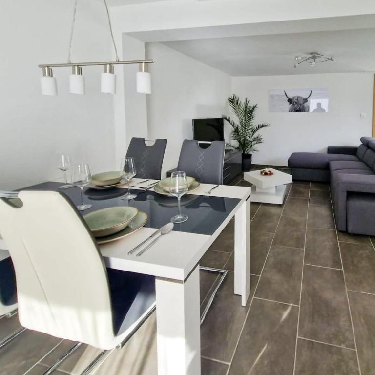Chalet Bellevue Beautiful Waterfall view private Garden & free parking - Apartment mit 1 Schlafzimmer - 7