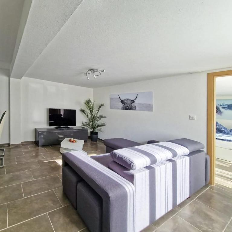 Chalet Bellevue Beautiful Waterfall view private Garden & free parking - Apartment mit 1 Schlafzimmer - 11