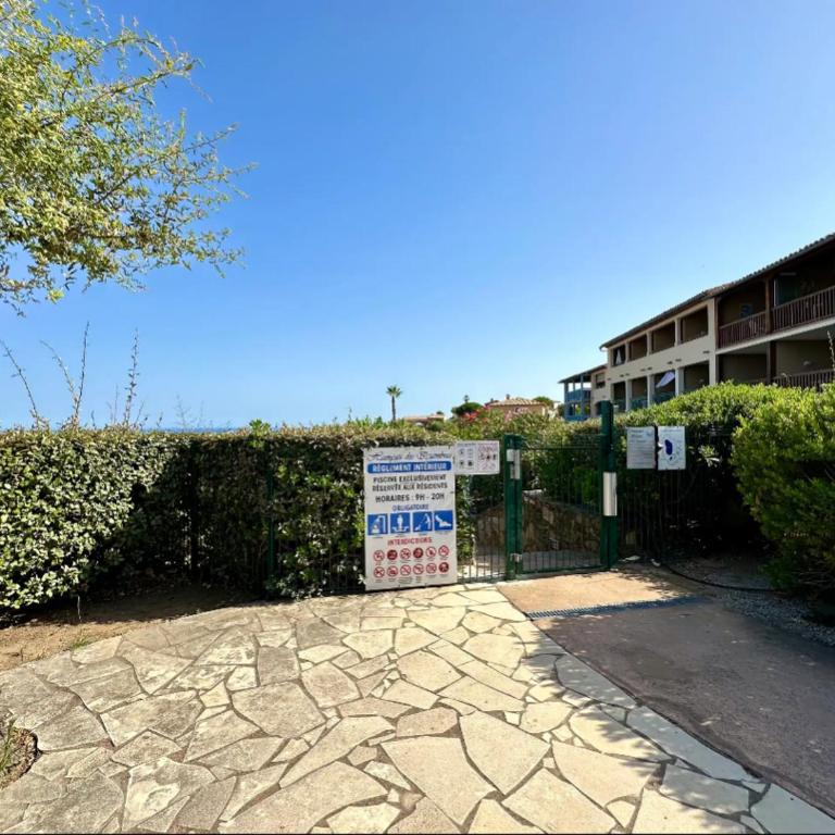 Appartement 2 à 4 pers, piscine, vue mer aux Issambres - Appartement 1 Chambre - 6