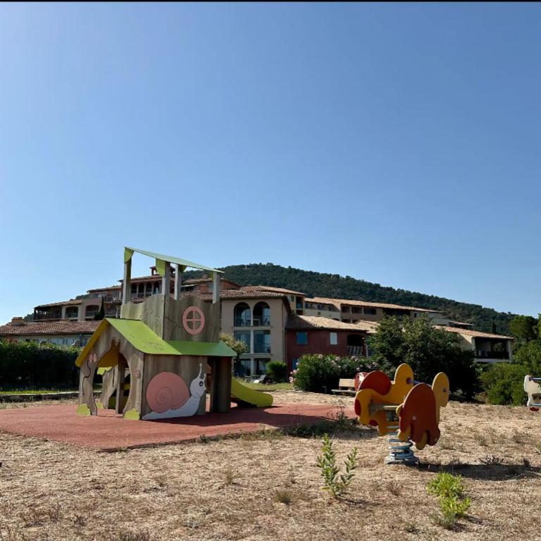 Appartement 2 à 4 pers, piscine, vue mer aux Issambres - Appartement 1 Chambre - 12