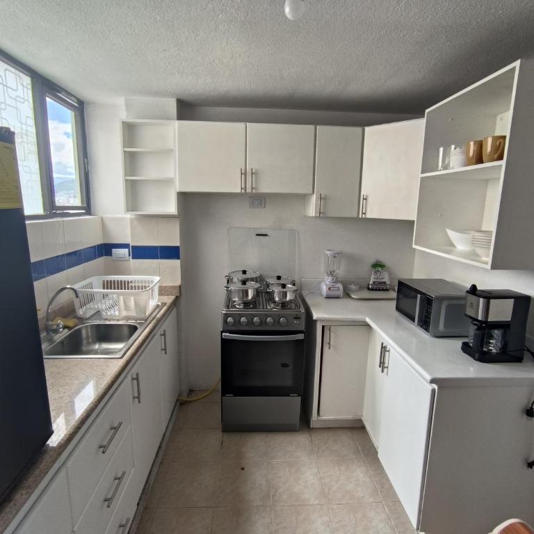 Alojamiento lindo y acogedor - Four-Room Apartment - 12