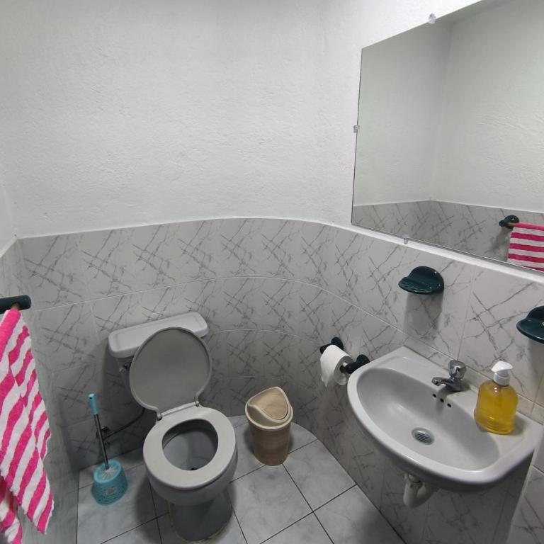 Alojamiento lindo y acogedor - Four-Room Apartment - 10