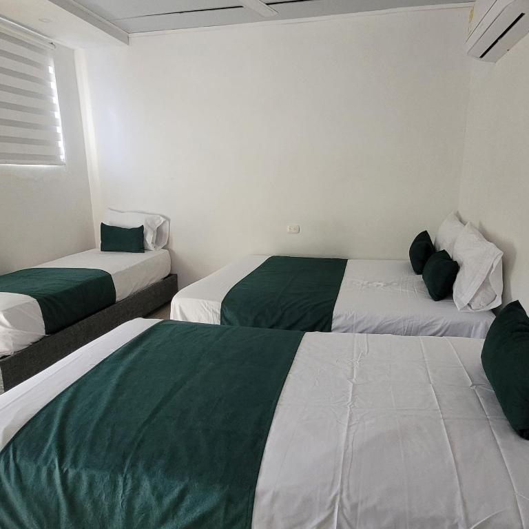 Hostal Casa Marle - Premium Quadruple Room - 3