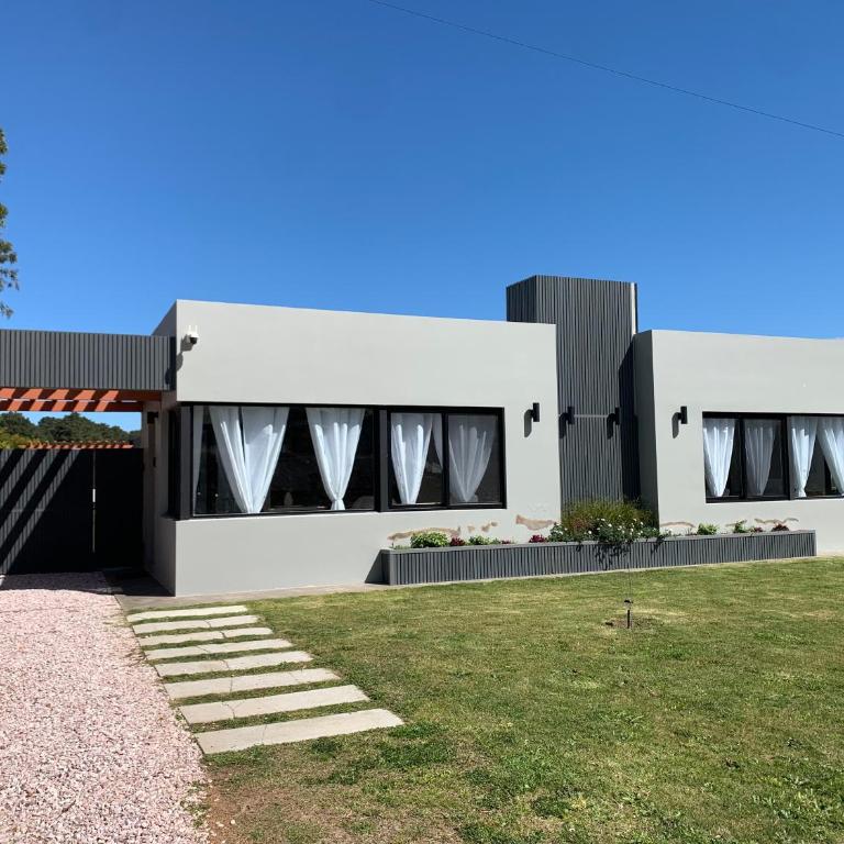 Casa 6 personas con piscina en Piriápolis Playa los Angeles - Casa con 1 dormitorio - 1
