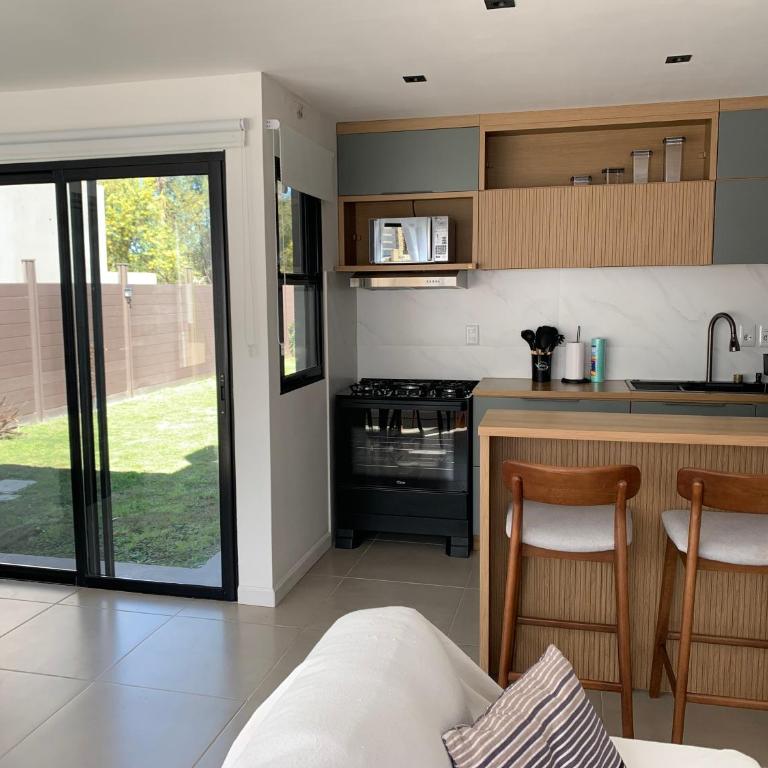 Casa 6 personas con piscina en Piriápolis Playa los Angeles - Casa con 1 dormitorio - 3
