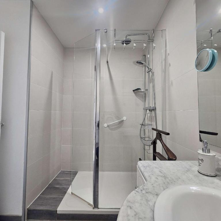 Appartement 3 pièces tout confort avec loggia fermée et équipements modernes, proche des Thermes - FR-1-553-208 - Appartement - 11