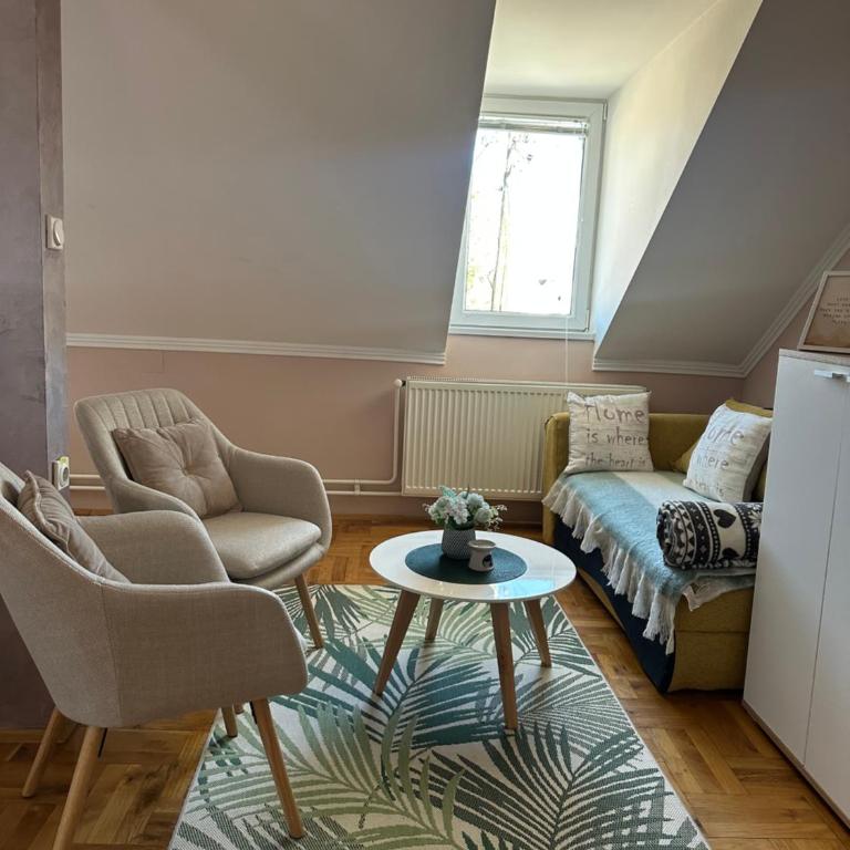 Garden Apartment - One-Bedroom Apartment - 6