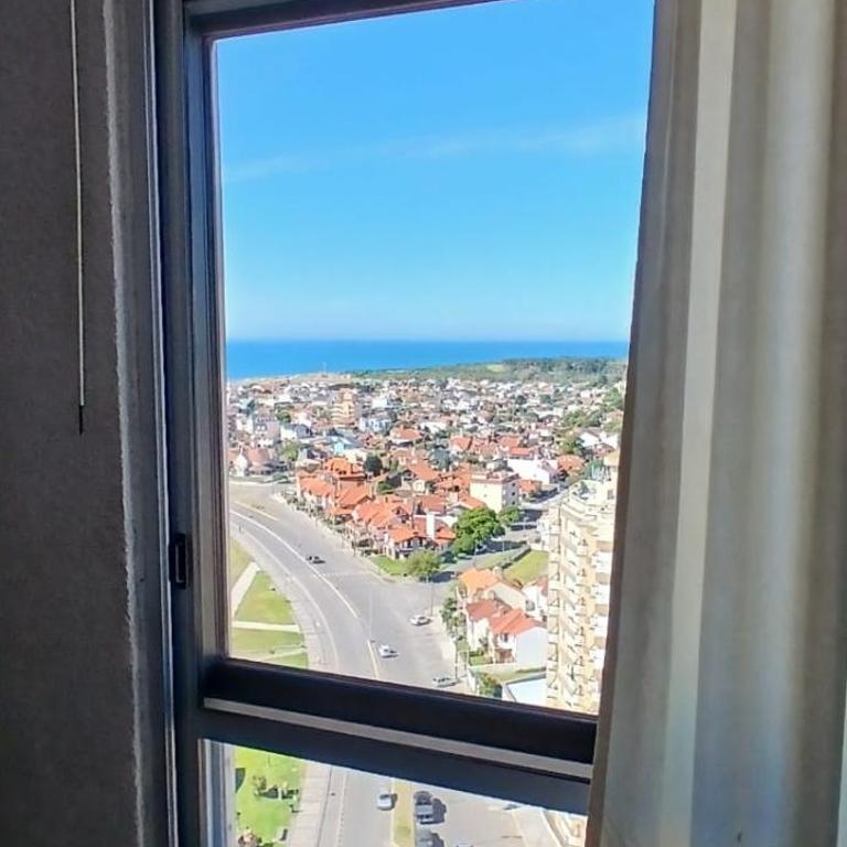 Piso 18 -VISTA FRONTAL AL MAR - PLAYA CLUB - Apartamento de 1 dormitorio - 2