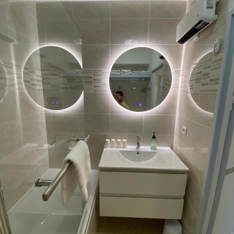 Joli studio climatisé au Port de Hyères - Proche Plages et Commerces - Linge de maison fourni - Apartment mit 2 Schlafzimmern - 20
