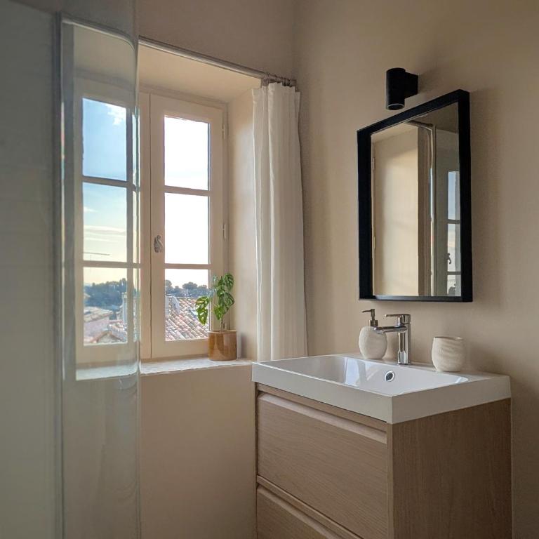 Provencal Escape - Suite with City View - 29