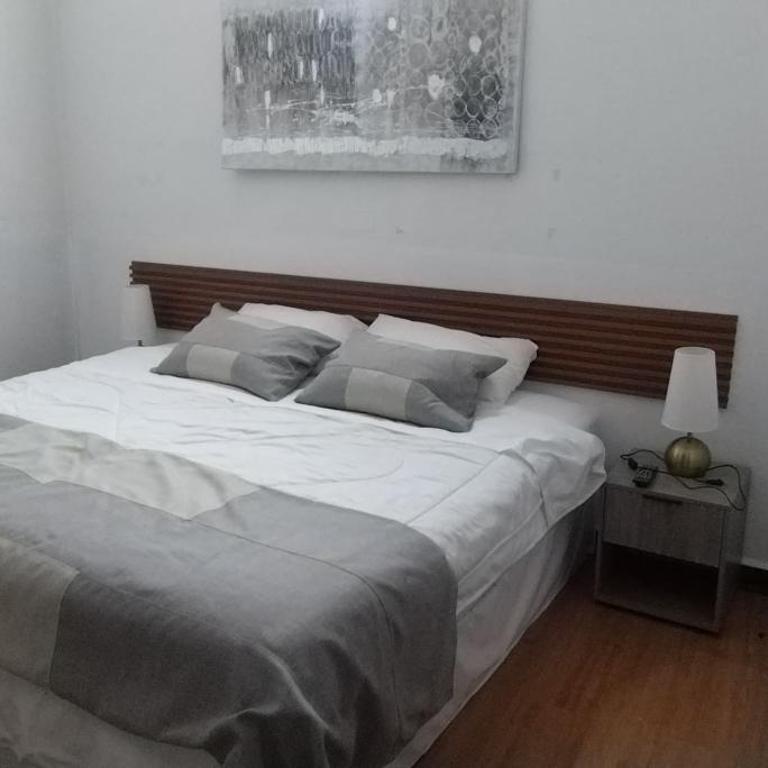 The GEORGE HOTEL - Deluxe King Room - 1
