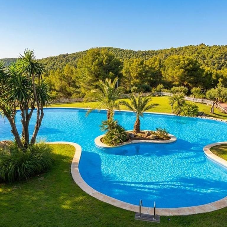 Corfu Villa in Sitges with Incredible View and Spectacular Pool Tennis View Calm Area Beaches at 30 minutes walk Bus at 200 meters - Casa de 4 dormitorios - 1