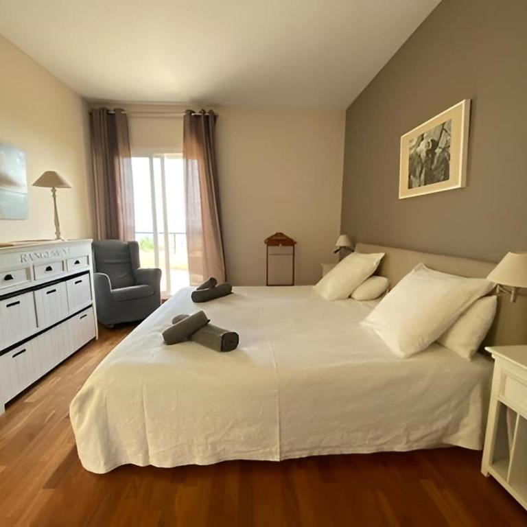Corfu Villa in Sitges with Incredible View and Spectacular Pool Tennis View Calm Area Beaches at 30 minutes walk Bus at 200 meters - Casa de 4 dormitorios - 11