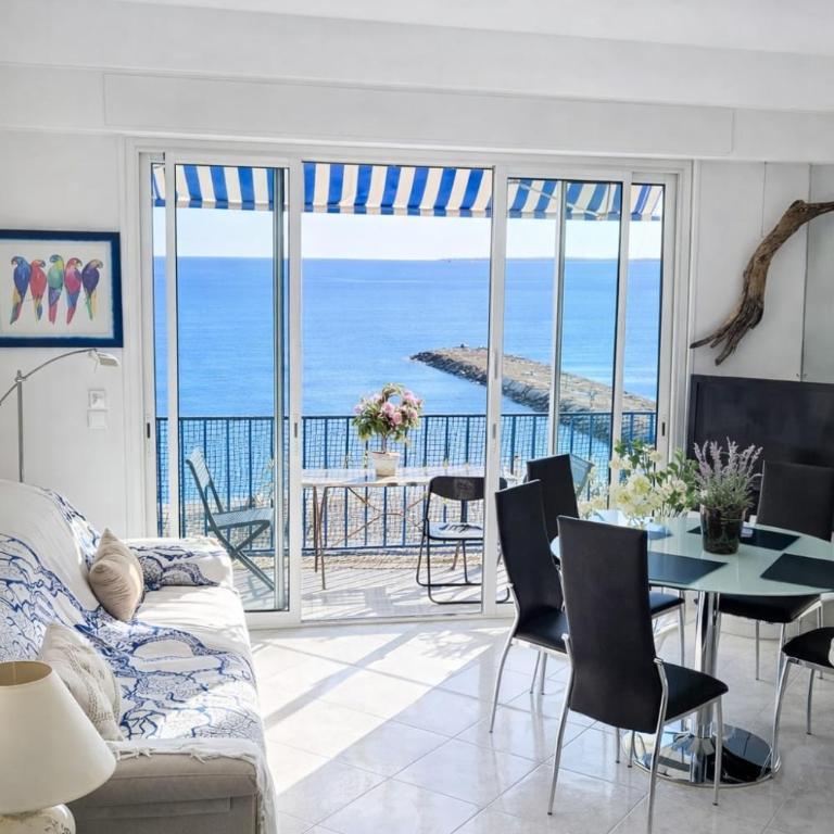 Le Reflet d'Azur - les pieds dans l'eau - One-Bedroom Apartment with Sea View and Terrace - 1