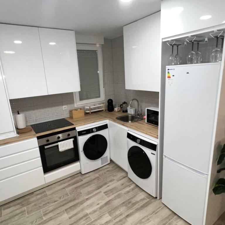 Villamadrid Home - Two-Bedroom Apartment - 11