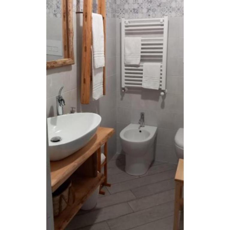 Il Fiore Bianco - Camera Matrimoniale con Bagno Privato - 3