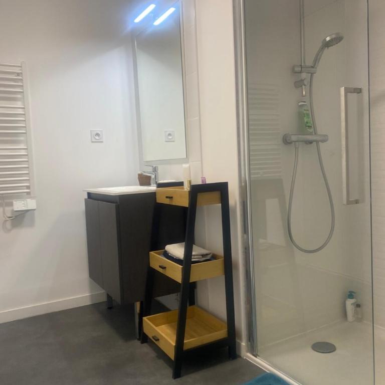 T3 spacieux avec 2 places de parking gratuites - Apartamento de 2 dormitorios - 4