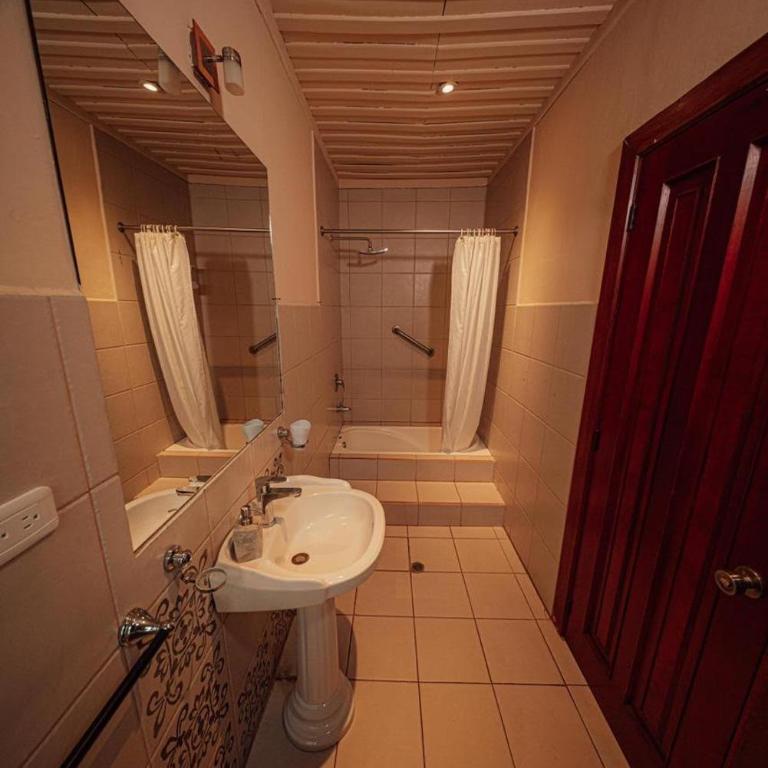 Nalanda Boutique Mountain Hotel - Standard Double Room with Two Double Beds - 4