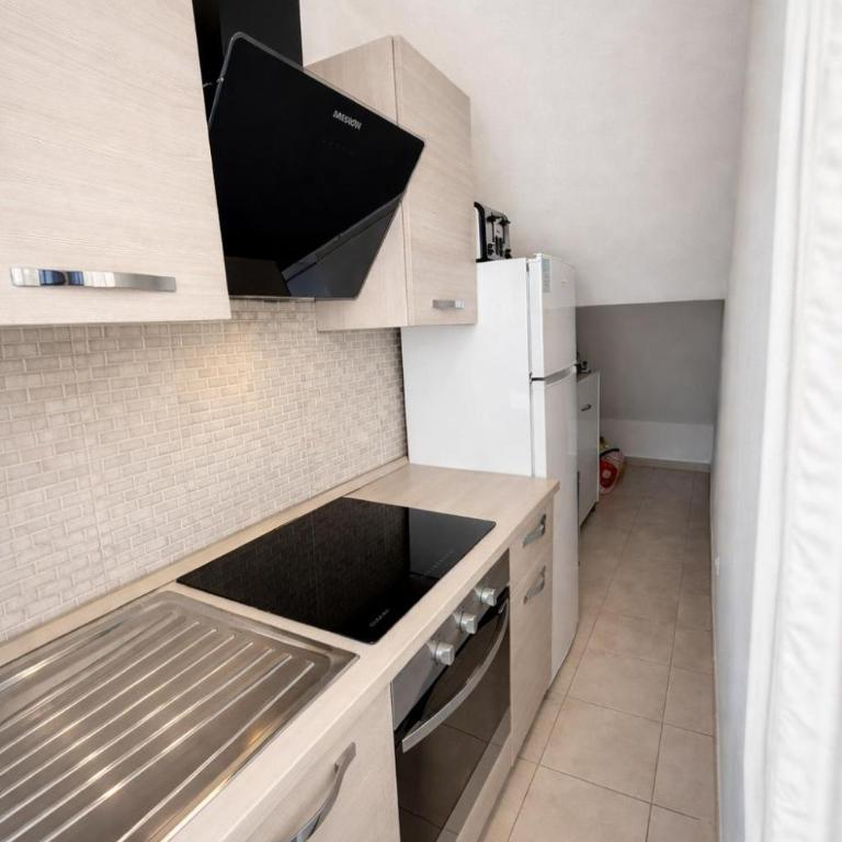 Dolce Casa La Spezia - Appartamento con 2 Camere da Letto - 9