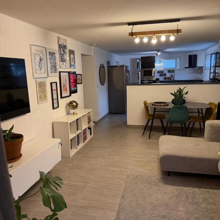 French Riviera Garden Retreat -Villa 1 Bed - Villa 3 Chambres - 8