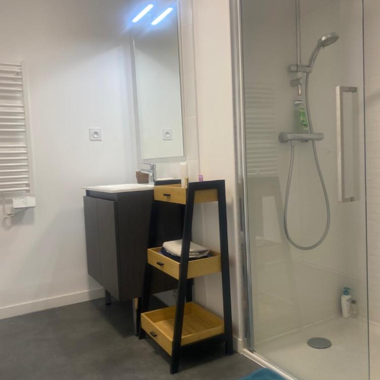 T3 spacieux avec 2 places de parking gratuites - Apartamento de 2 dormitorios - 3