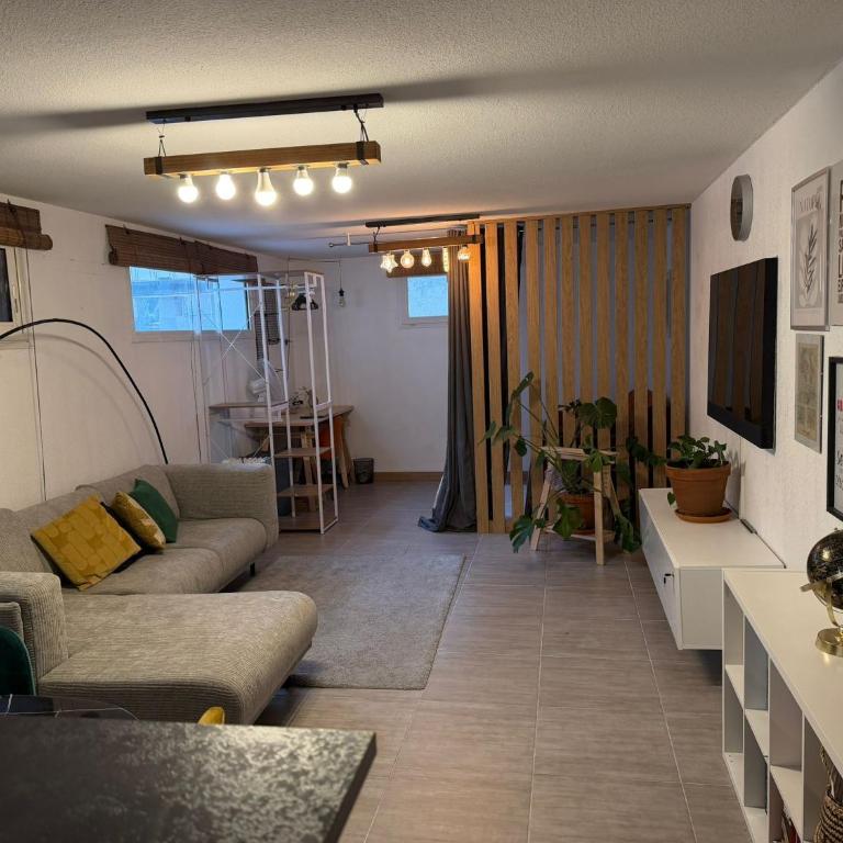 French Riviera Garden Retreat -Villa 1 Bed - Villa 3 Chambres - 9