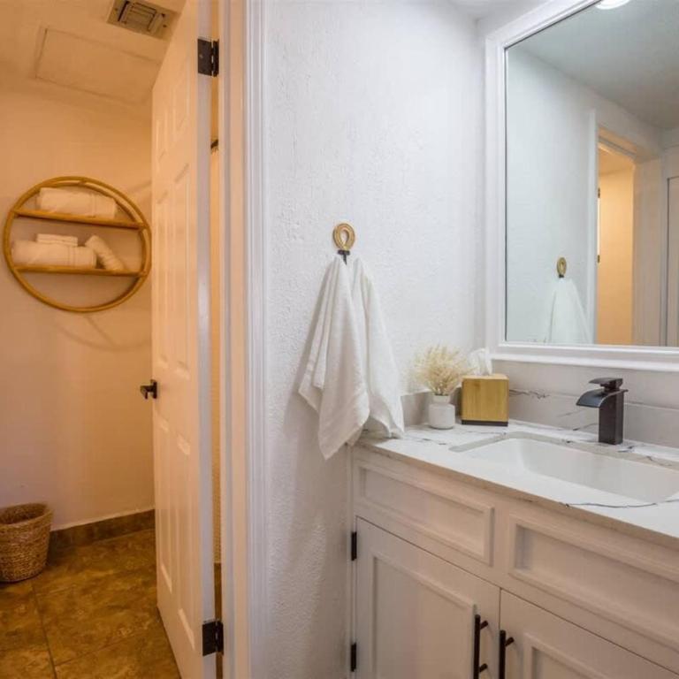 Ground Level Condo near Pool Princesa B-101 - Apartamento - 18