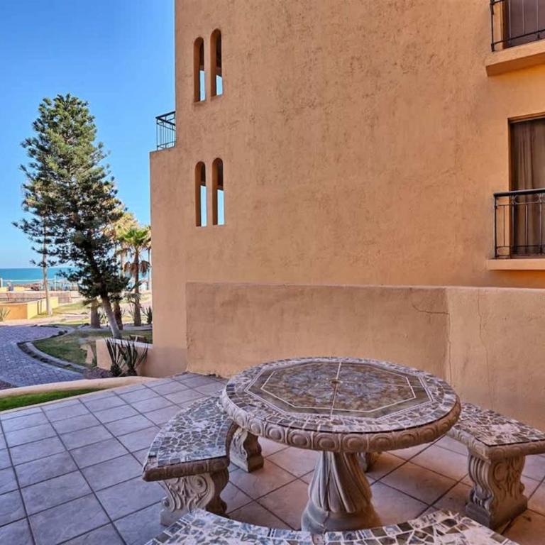 Ground Level Condo near Pool Princesa B-101 - Apartamento - 30