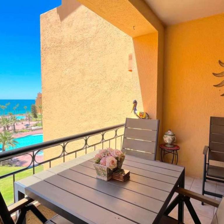 Cozy Condo on Sandy Beach Resort Princesa C-408 - Apartamento - 3