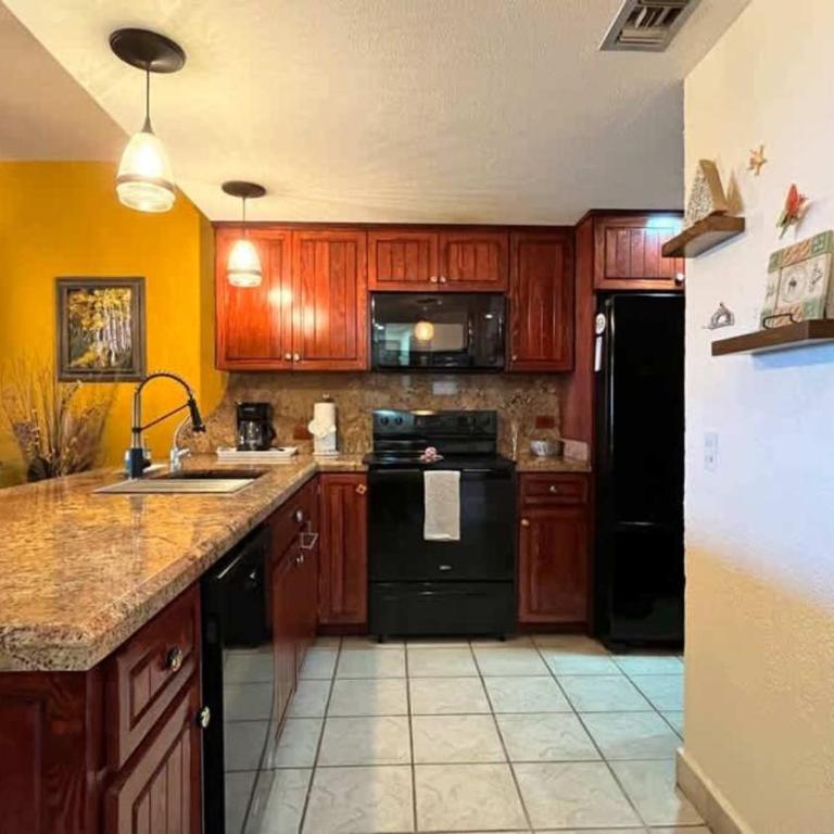Cozy Condo on Sandy Beach Resort Princesa C-408 - Apartamento - 8